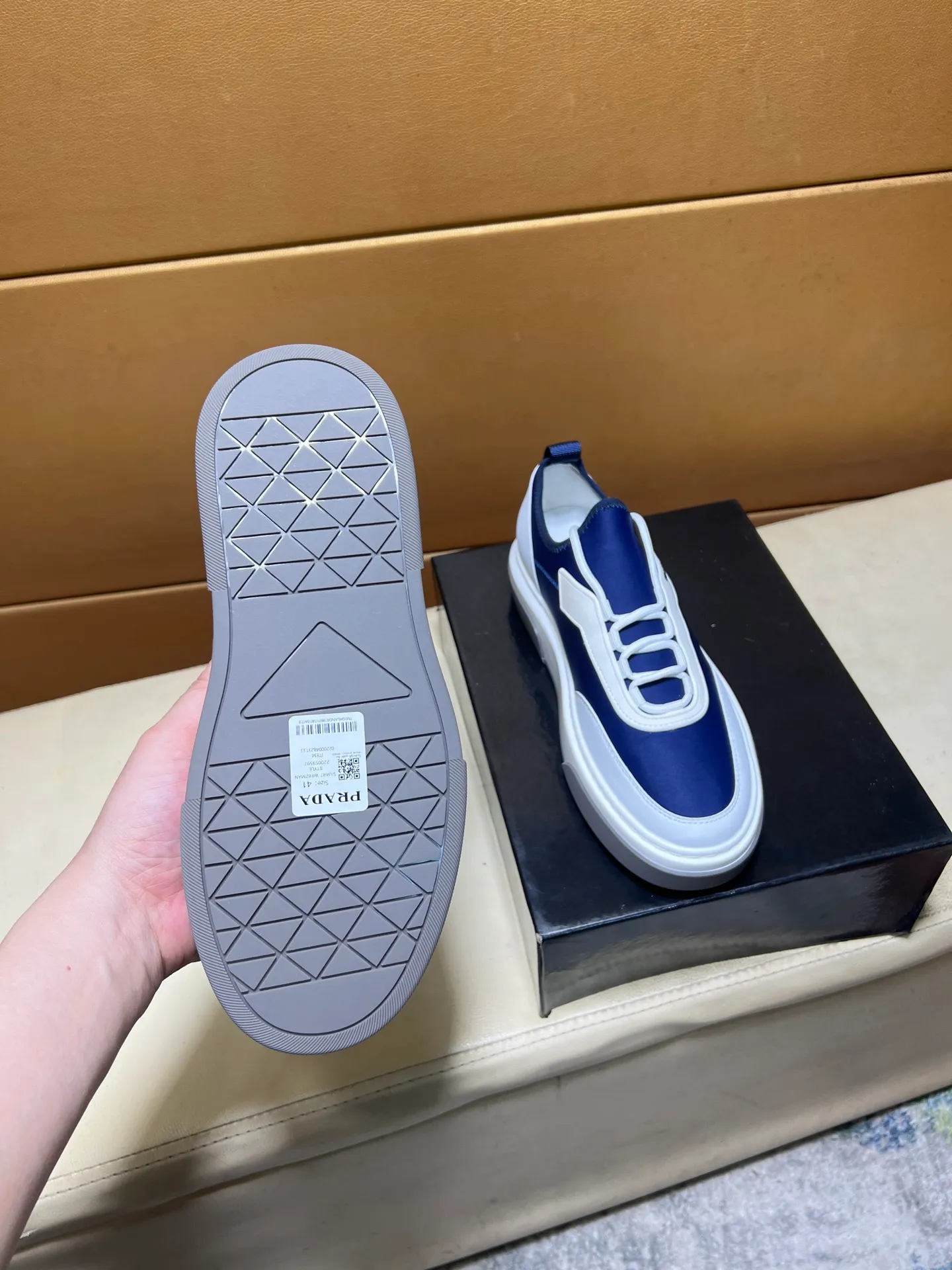 pp560💰👑👑《PRADA》【Classic Original Version】Prada: Top 🔝 Purchasing Agent 🔍🔍Sold at the latest men’s counter simultaneously, imported high-quality original version from Italy 🇮🇹: 🔝Brand silk calfskin·Shoe height, brand logo·Brand high mercerized canvas cloth·Tongue screen printing Brand logo: Prominent (high-end, extravagance, class), exquisite workmanship (imported Italian 🇮🇹 water-based mesh lining, 🐂cowhide feet), soles: original soles specially provided by the original factory, double-layer movable molding: transparent air cushion bottom, environmentally friendly, wear-resistant, ultra-light, comfortable, 🌲🌲🌲, real-life photos 🎬The real ones are more beautiful Code number 38-44